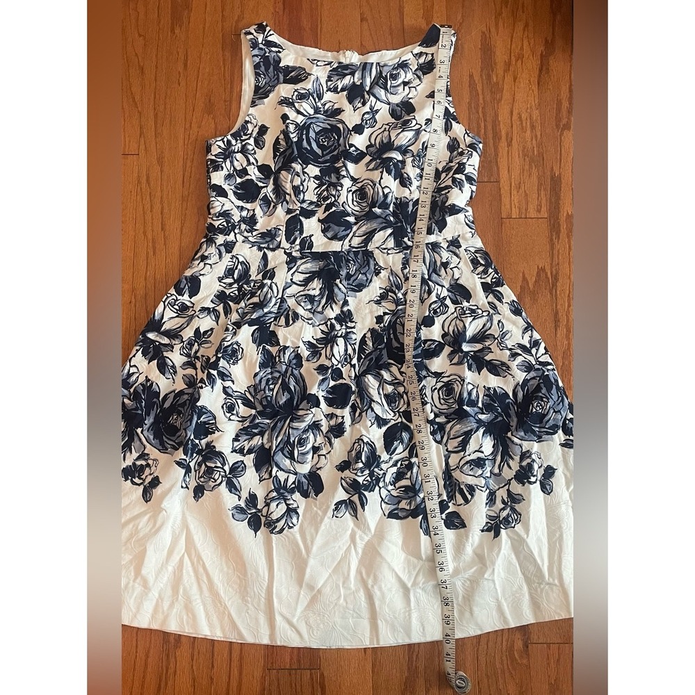 Talbots Blue White Floral Rose Fit Flare Dress Pockets 14 Sleeveless Scoop Neck - Picture 7 of 9